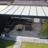 Een terrasoverkapping met het dak van polycarbonaat